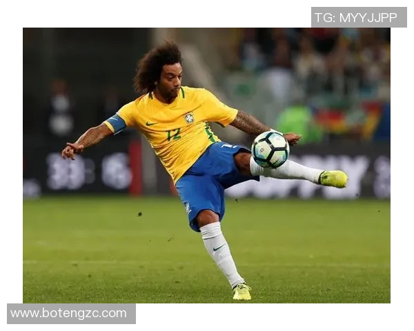 马塞洛足球摆件完美再现球场英姿 引领足球收藏潮流